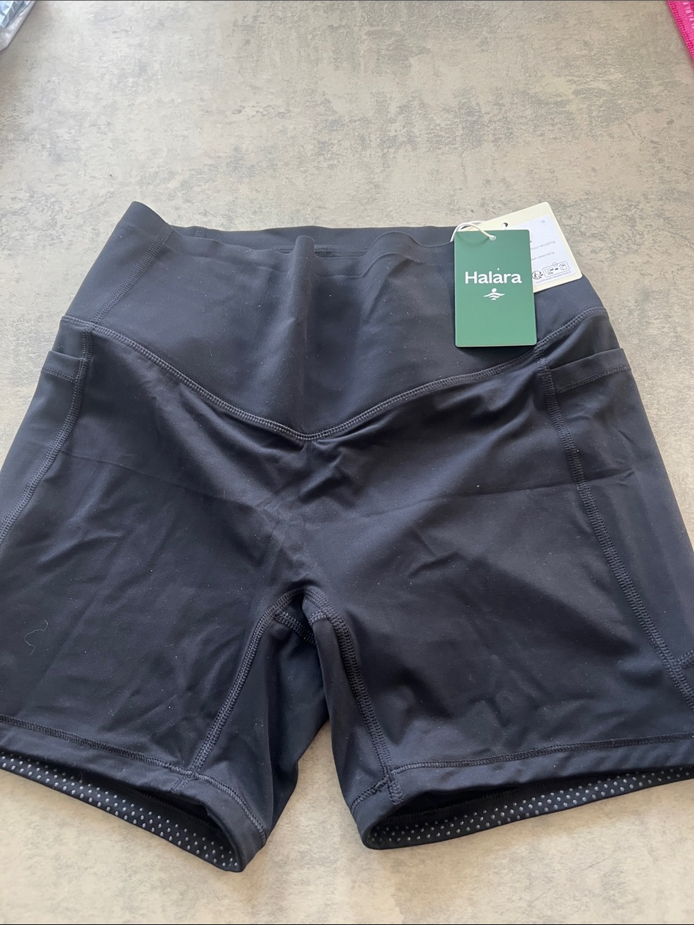 HALARA Black High-Rise Bike Shorts with Side Pockets